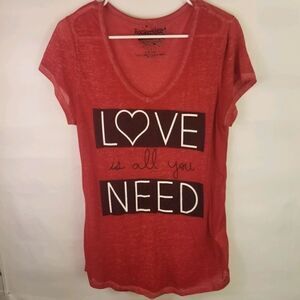 Burn out tee. Red. Love is all you need. Size L.